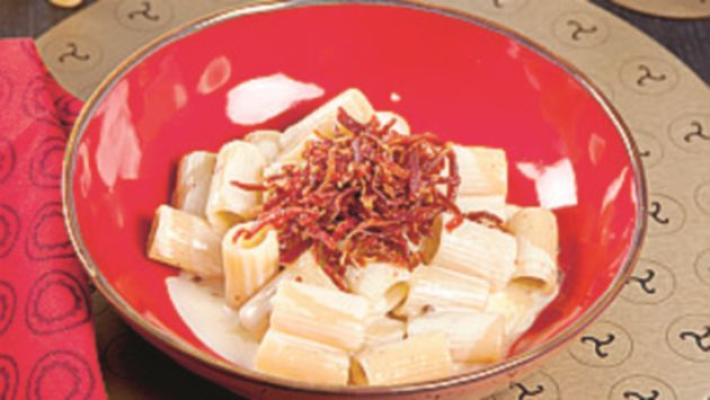 Mezzi rigatoni al Bronzo crema di limone, pepe e culatello