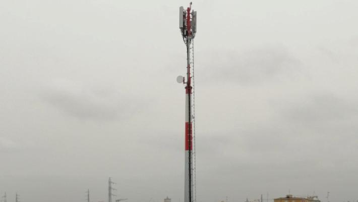 Antenna in largo Visconti, i residenti: &laquo;Dal Comune nessuna risposta sui rischi per la salute&raquo;