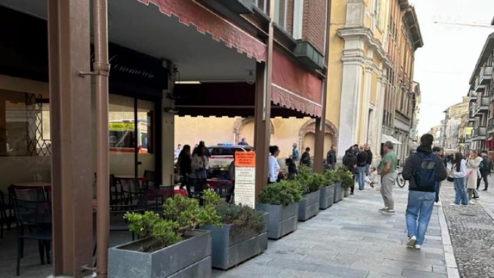 Un'amica dell'accoltellato: &laquo;Era intervenuto per difendere il barista&raquo;