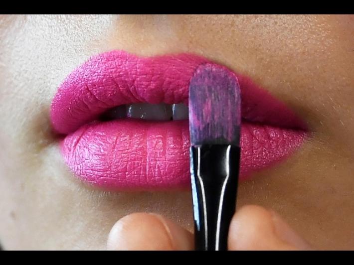 Le vendite di rossetto sprofondano a causa delle mascherine