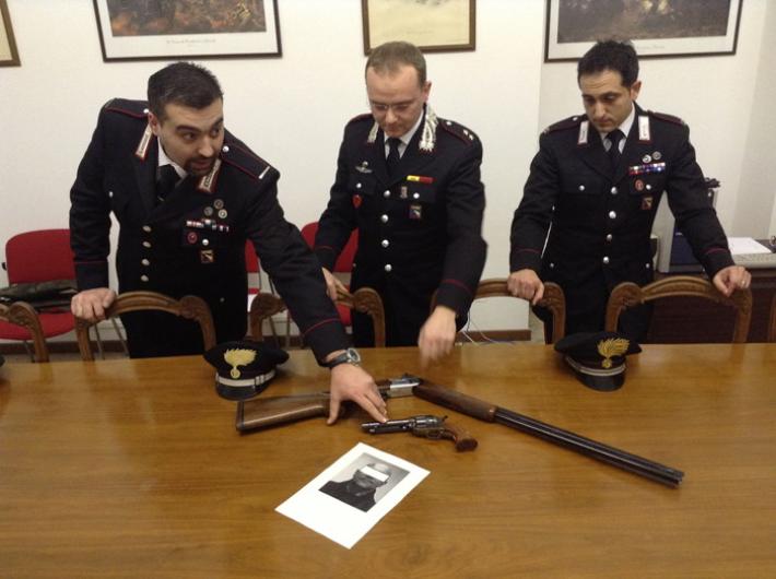 Spari contro la vetrina del rivale: ristoratore ai domiciliari