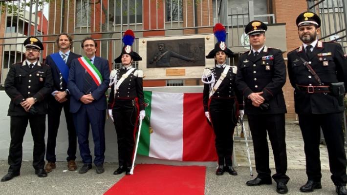 Colorno, un bassorilievo dedicato a Salvo D'Acquisto