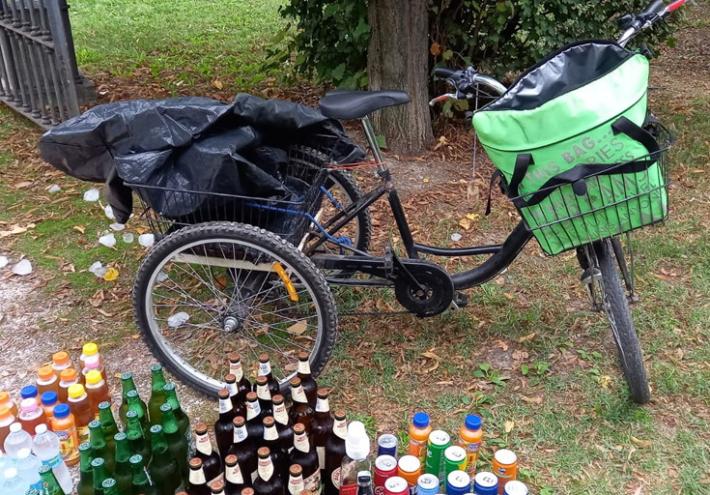 Alcol e droga nel parco: in sei nei guai. Multato il "gestore" di una bici-bar