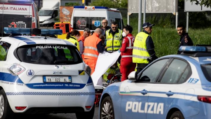 Aggressione o caduta accidentale? Il giallo di via dei Mercati