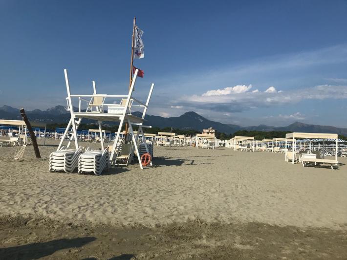 Cadavere recuperato in mare a Marina di Pietrasanta