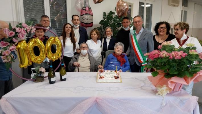 Elda Galli, cento candeline e una grande festa