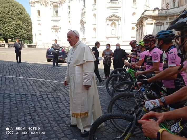 Centinaia di chilometri in bici per sfidare il Parkinson