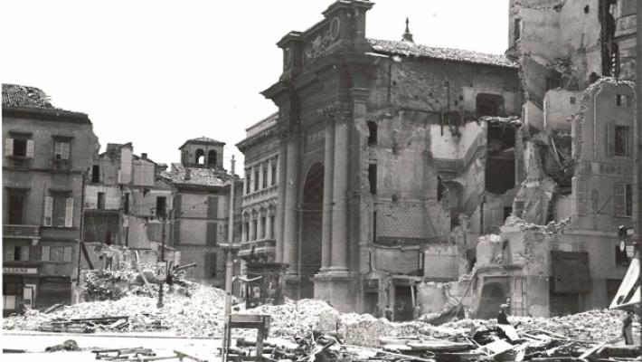 L'urlo terrificante delle bombe sulla citt&agrave;