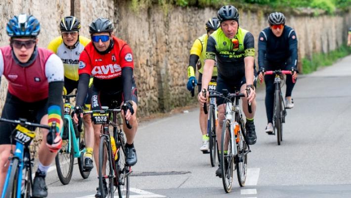&Eacute;tape du Tour: auto ferme per ore, disagi e anche puntine sull'asfalto