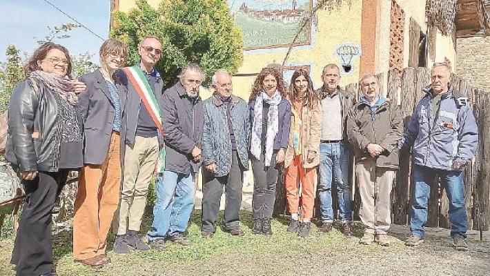 Quel murale che ricorda le gesta del &laquo;prete volante&raquo;