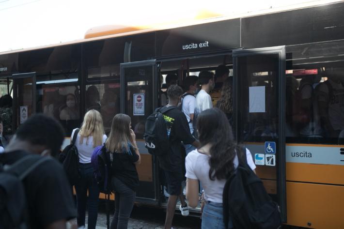 Studenti e bus: &egrave; gi&agrave; ressa alle fermate