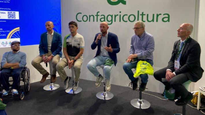 &laquo;Ingorda&raquo;, quando la pedalata &egrave; assistita dal buon cibo