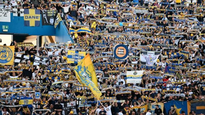 Reggiana-Parma: al triplice fischio tifoserie quasi a contatto. &laquo;Auto danneggiate&raquo;