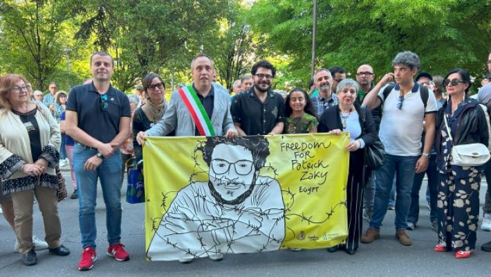 Fidenza abbraccia Zaki. E Zaki abbraccia Fidenza