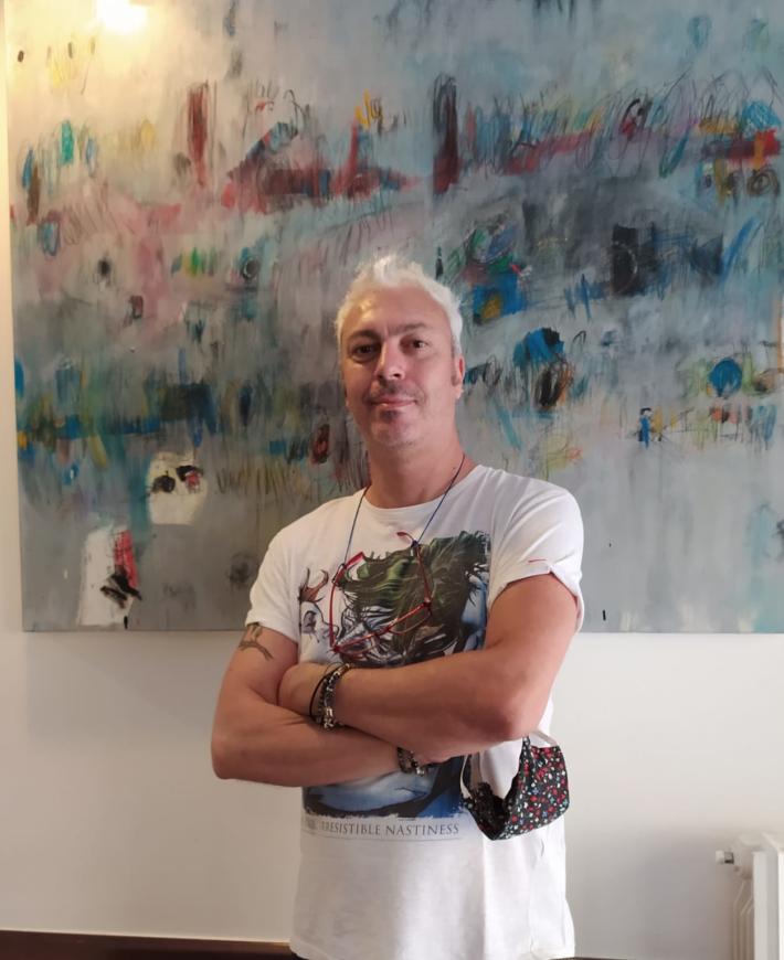 Thomas Arcari,  la passione per la grafica e la pittura anche dietro al bancone