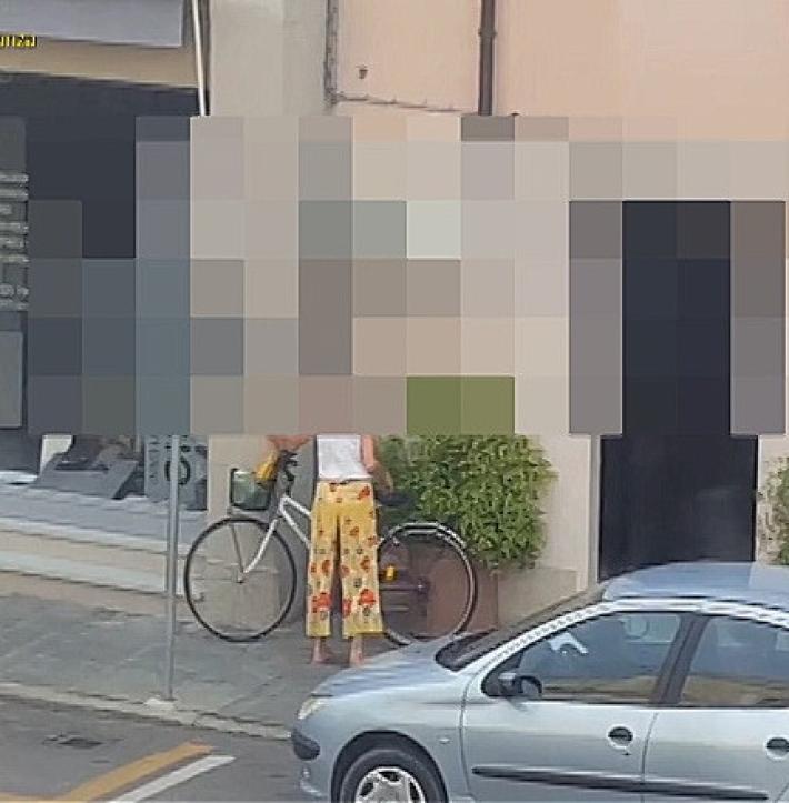 Timbrava il cartellino all'Asp poi andava a fare shopping: fidentina condannata