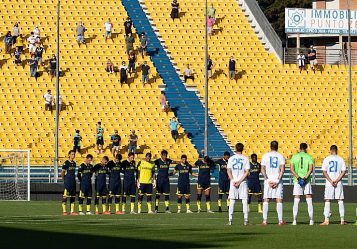 Codacons: "Scelta folle riaprire gli stadi. Le Prefetture di Parma e Reggio blocchino l'ordinanza"