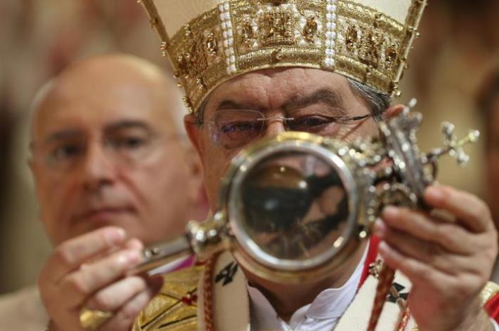 Napoli, si ripete il prodigio della liquefazione del sangue di San Gennaro