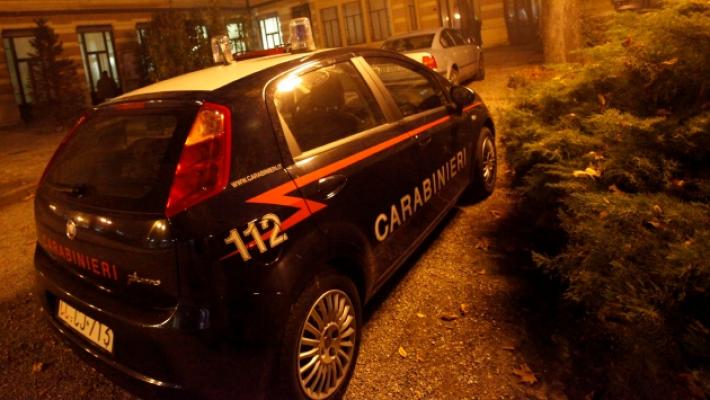 Litigano in hotel e lei lo fa cadere dal balcone: grave un 42enne parmigiano