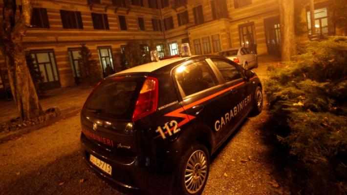 Lite in hotel a Salso: il 42enne sempre grave. La 50enne in attesa della convalida di arresto