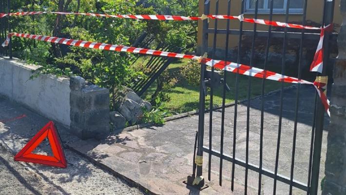 Massese, moto sfonda una cancellata a Ranzano