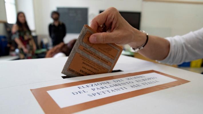 Affluenza al 14,74 per cento e oggi si vota dalle 7 alle 23