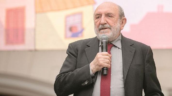 I giovani, il futuro e i valori: folla per la &laquo;lezione&raquo; di Galimberti