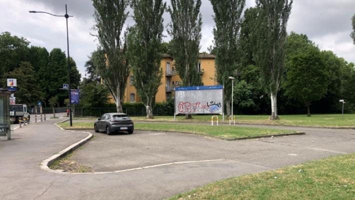 Baby gang in azione, sedicenne aggredito e derubato al parco