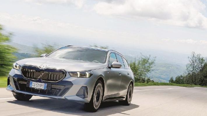 Serie 5 Touring, una e trina