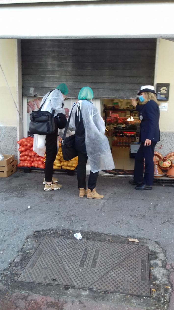 Insetti e sporcizia: chiusa una macelleria etnica in via Savani