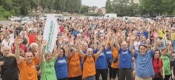 Oltre mille camminatori alla &laquo;Lucciolata&raquo; sulle colline