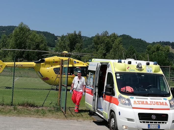 Albareto, 88enne accende la stufa con l'alcol: avvolto dalle fiamme