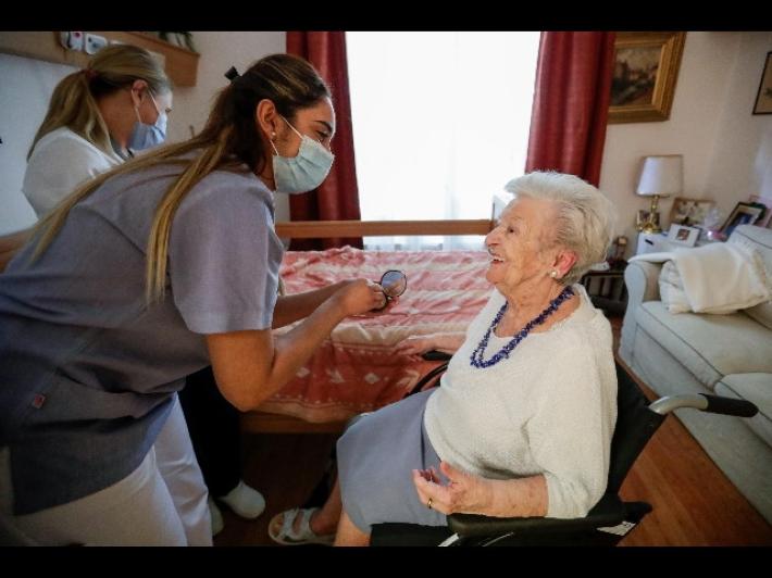Badante infedele, indagata a Pordenone anche per distruzione cadavere