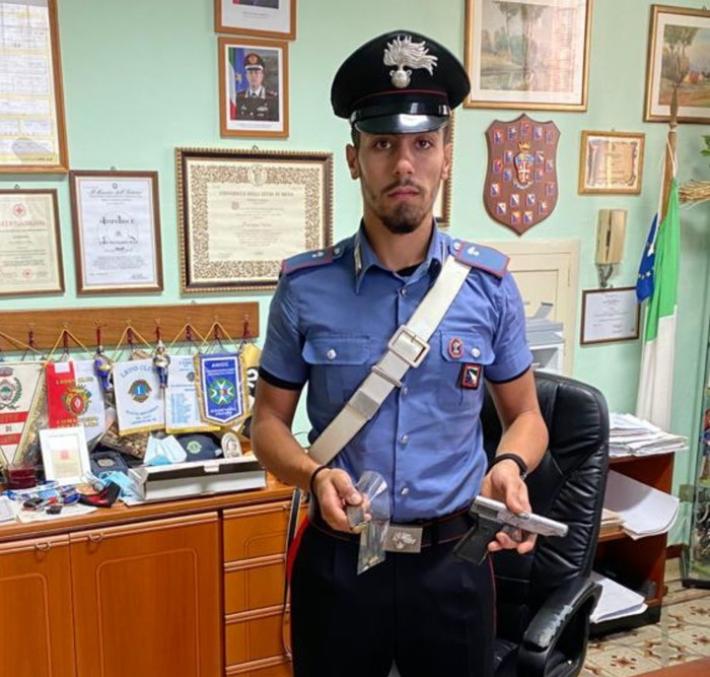 Litiga con vicino e gli spara ma l'arma s'inceppa, arrestato