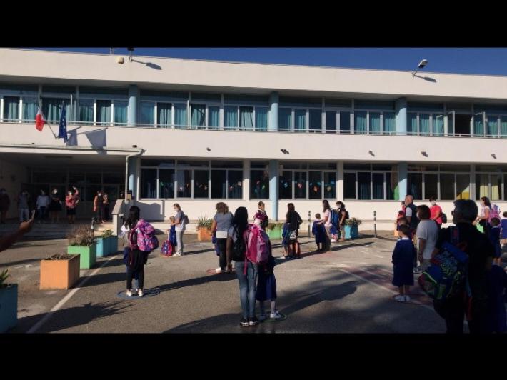 Scuola: gi&agrave; 400 colpite da Covid, 75 chiuse