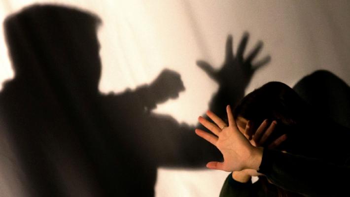 Perseguita una minorenne e la famiglia: 23enne condannato