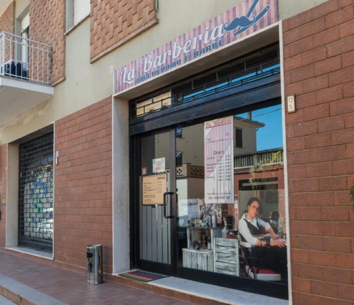 Derubata di notte la barberia di via Carducci