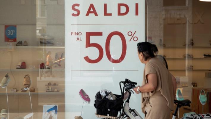 &Egrave; saldi mania: inizio col botto