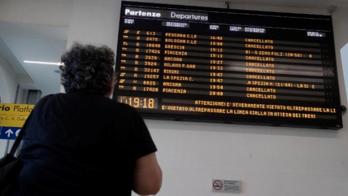 Traffico ferroviario in tilt e ressa per i bus sostitutivi