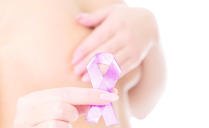 La mammografia ti salva la vita: fiocco rosa per ricordare che il tumore si sconfigge
