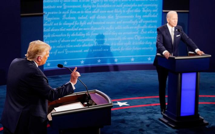 Peggio del wrestling: tra Trump e Biden offese e colpi bassi