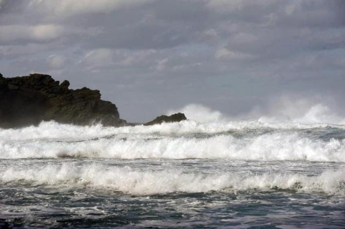 Piogge intense in Liguria ma preoccupa  il mare: previste mareggiate con picchi d&rsquo;onda fino a 6 metri 