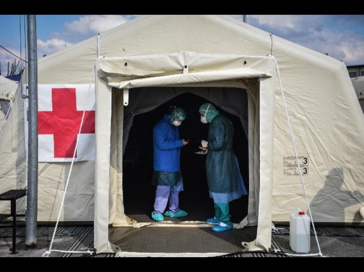 Coronavirus: all'ospedale di Crema tornano come sale attesa