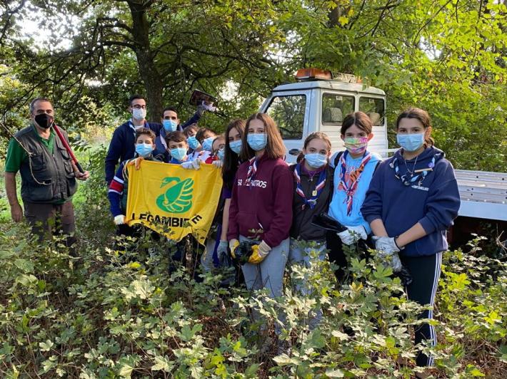Pulendo nel verde spunta il carro attrezzi rubato