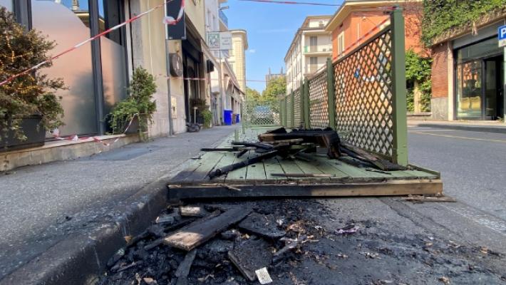 &laquo;Dei ragazzi hanno incendiato il nostro dehors&raquo;