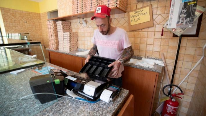 &laquo;Derubato dell'incasso: basta, chiudo la pizzeria&raquo;