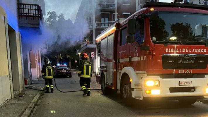 Salso, fiamme in un negozio di via Gorizia