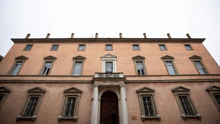 Avvicina l'ex moglie nonostante il divieto: perde libert&agrave; e patente