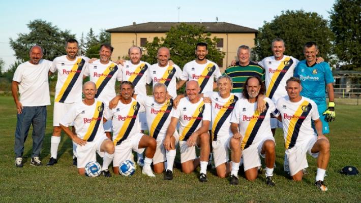 Una festa di sport e solidariet&agrave; con le vecchie glorie gialloblu