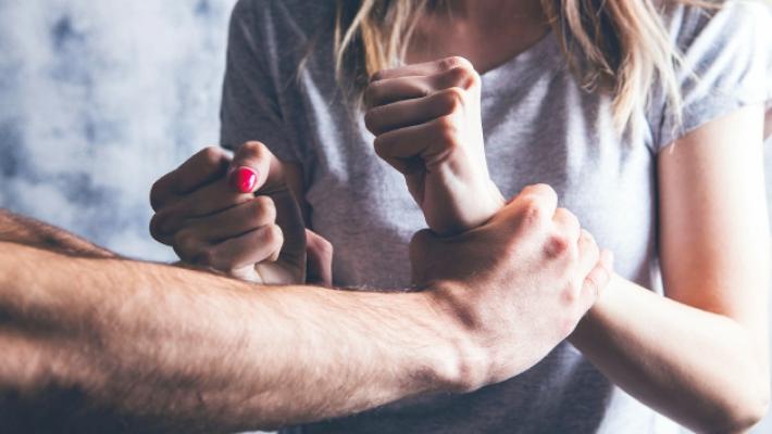 Dall'idillio alle botte in pochi mesi: 34enne condannato